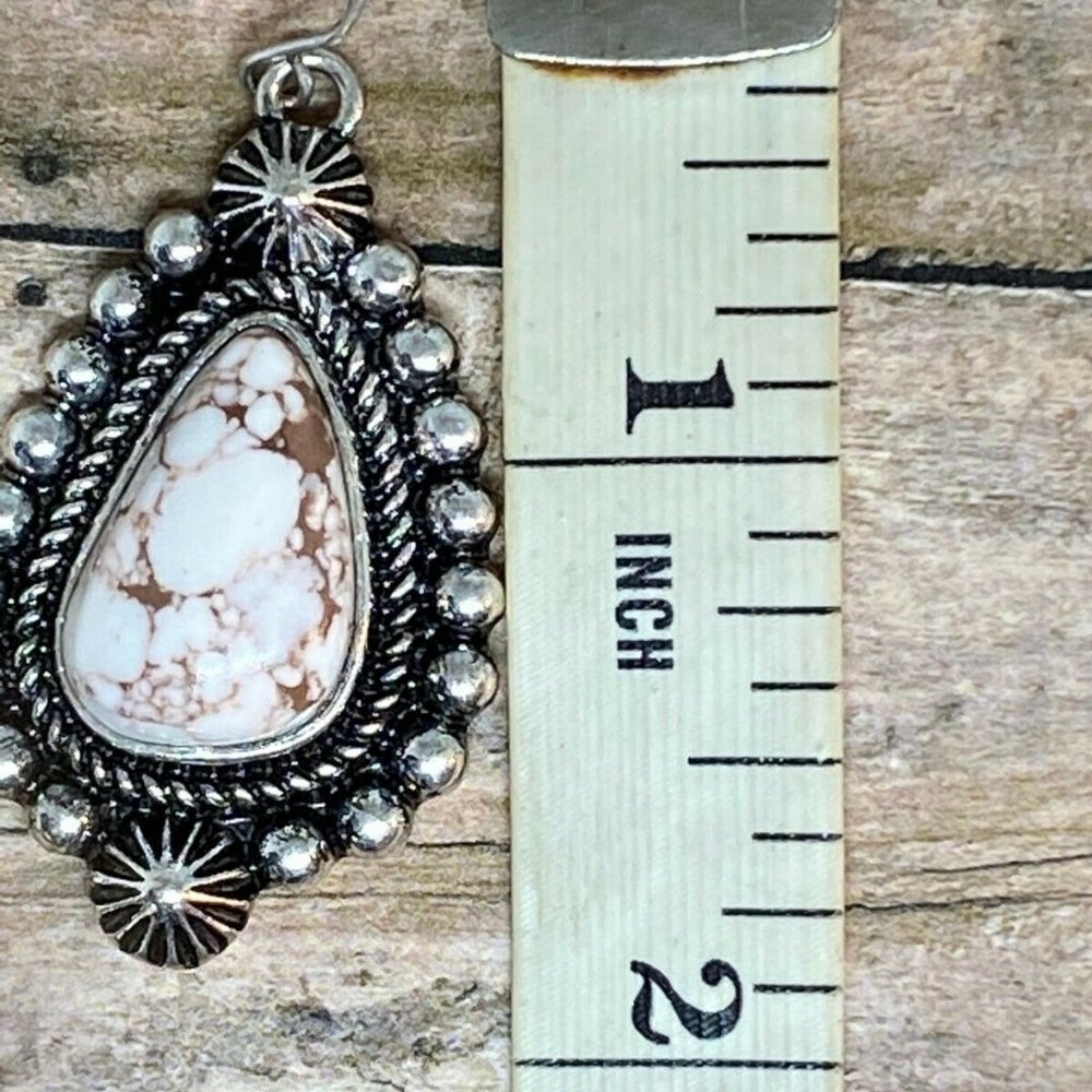 Western Southwest Christmas Spirit White Buffalo Pendant Rawhide Necklace slvr - Picture 9 of 9
